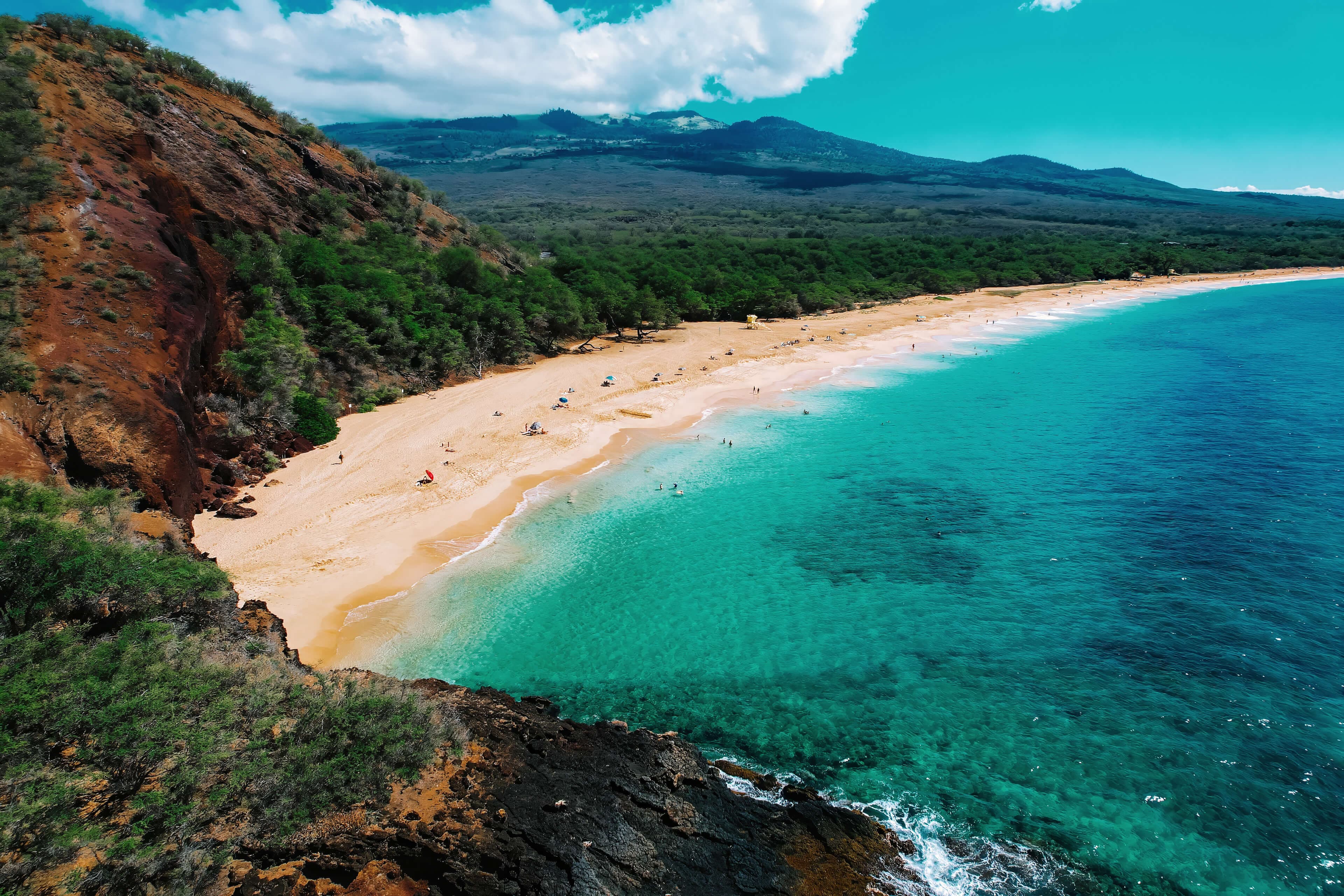 Golden sands and clear waters at the beaches of Maui, Hawaii